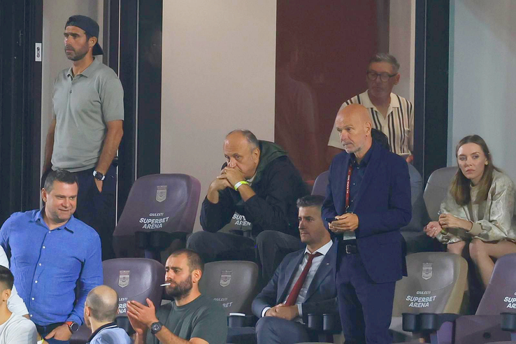 Vasile Maftei, Dan Șucu și Mauro Pederzoli, împietriți la oficială după eșecul lui Rapid // Foto: Ionuț Iordache (GSP)