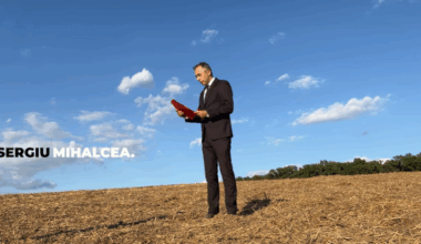 Membru al partidului AUR își anunță demisia, pe un câmp, cu acuzații grave la adresa lui Simion: pactizarea cu Nicușor Dan, trădare și falsă luptă alături de Georgescu