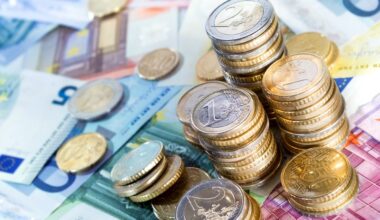 Bani, euro și dolari.