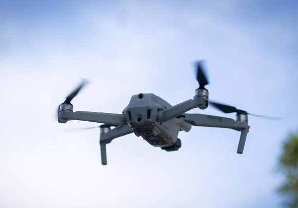 O bază militară din nord-estul Franţei a fost survolată de mai multe drone