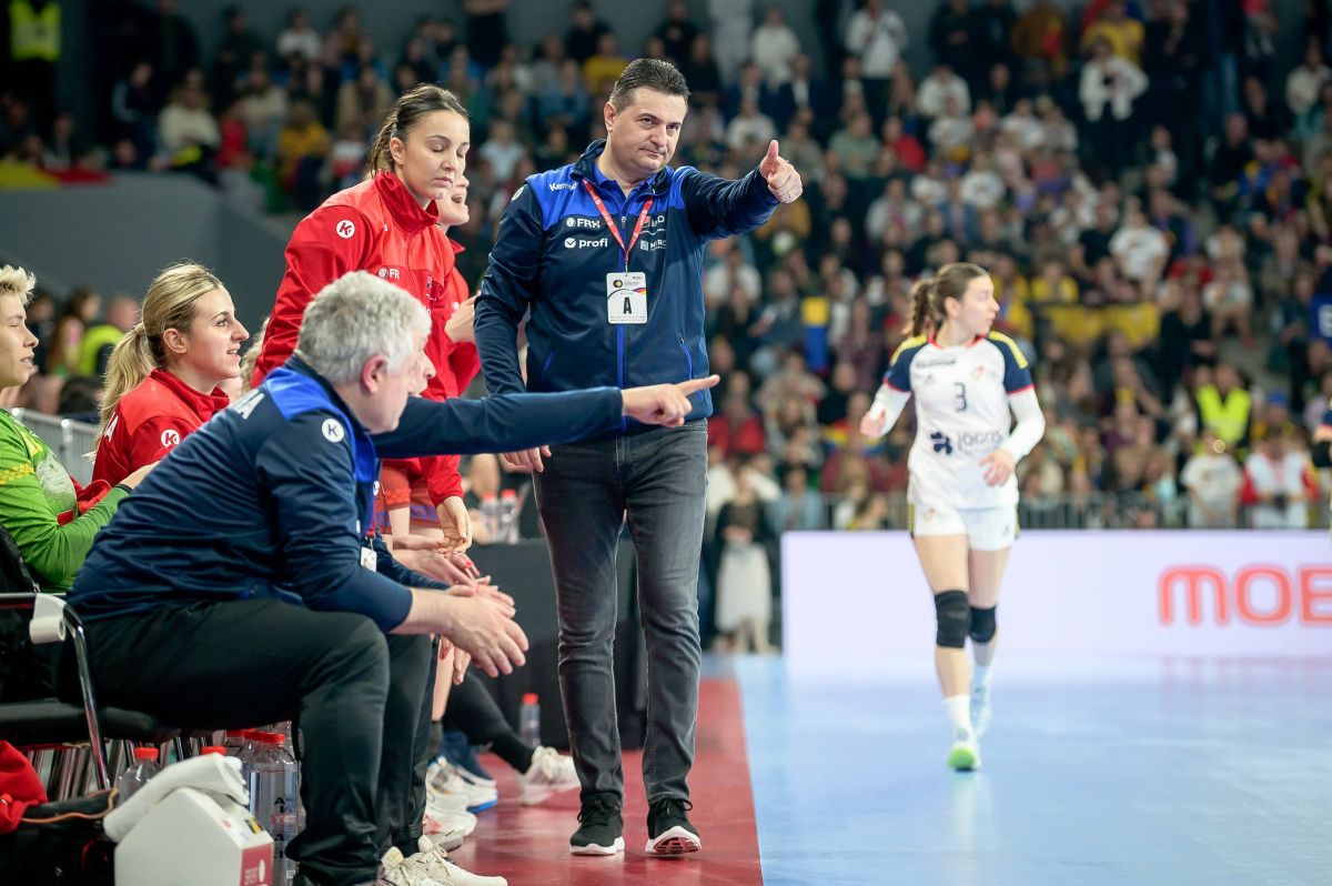 Așteaptă răspunsul lui până mâine! FRH a ofertat primul antrenor pentru a-l înlocui pe Florentin Pera