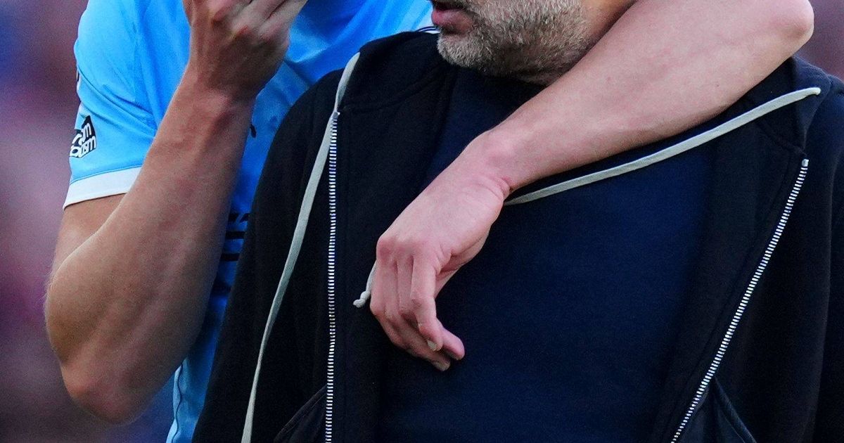 „Guardiola a închis ușa!”. Pep a schimbat tactica la City: autobuz în poartă, în stil Mourinho. Analiștii îl ironizează. Reacția sa genială