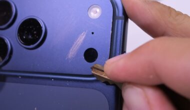 Apple explică „zgârieturile” de pe iPhone 17 Pro și spune că sunt urme normale de uzură