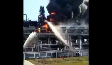 Ucraina a lovit cu drone o rafinărie din sudul Rusiei / Experţii estimează că Rusia a pierdut circa un sfert din capacitatea sa de procesare a petrolului în urma atacurilor repetate asupra rafinăriilor