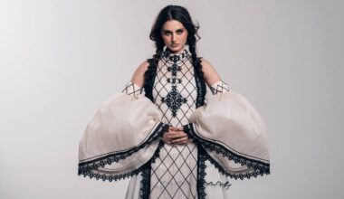 INTERVIU. „Dacă îl scoatem din rigiditate și îl scuturăm de stigmă, folclorul poate fi reînviat și prezentat întregii lumi”. O fostă concurentă la Vocea României lansează „Drăgaica”, un album-manifest