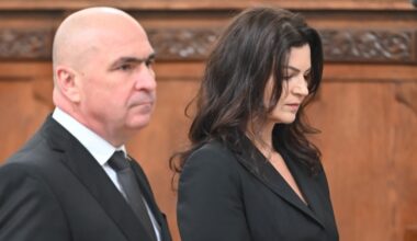 Ilie Bolojan și-a asumat public relația cu iubita sa. Apariții tot mai dese alături de Ioana, femeia care îi este parteneră din 2022 GALERIE FOTO