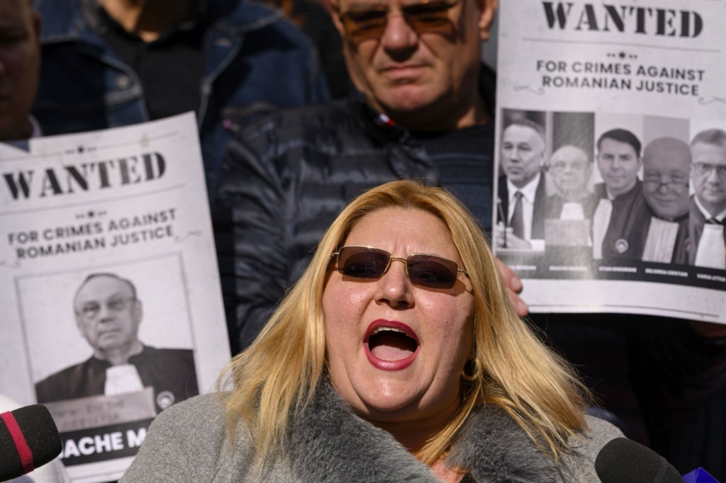 Încetul cu încetul, George Simion scapă de toți adversarii din zona extremistă. Este sfârșitul carierei politice pentru Diana Șoșoacă?