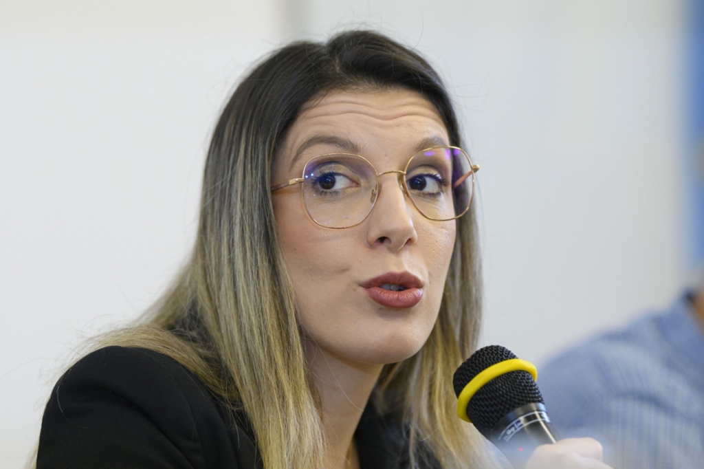Ministra Mediului, ironizată de Sorin Grindeanu. "Doamna Buzoianu e ONG-istă. Crede în popândăii care opresc Răstolița și în cărăbușii care opresc autostrăzi"