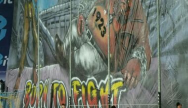 Scenografie cu tentă rasistă la Ploiești! VIDEO. Mesajul ascuns din spatele bannerelor făcute de ultrașii Petrolului la meciul cu Rapid