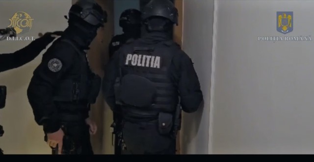 Acţiune de amploare a procurorilor DIICOT, în Bucureşti, Ilfov şi Olt, într-un dosar de trafic de droguri, luare de mită şi divulgare de informaţii nepublice - 43 de percheziţii şi 50 de persoane care urmează să fie duse la audieri - FOTO, VIDEO