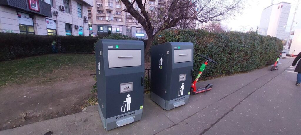 primele pubele smart S1 Piata Victoriei