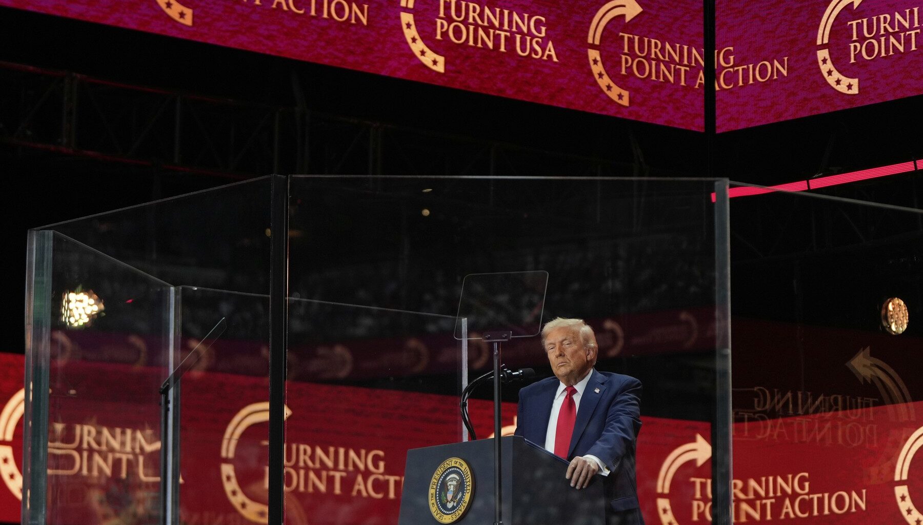 Donald Trump, discurs la funeraliile lui Charlie Kirk: „Violența vine în mare parte din partea stângii” / „Aici nu am fost de acord cu el”