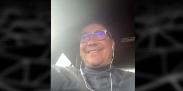 Fostul premier Victor Ponta intr-un call din mașină