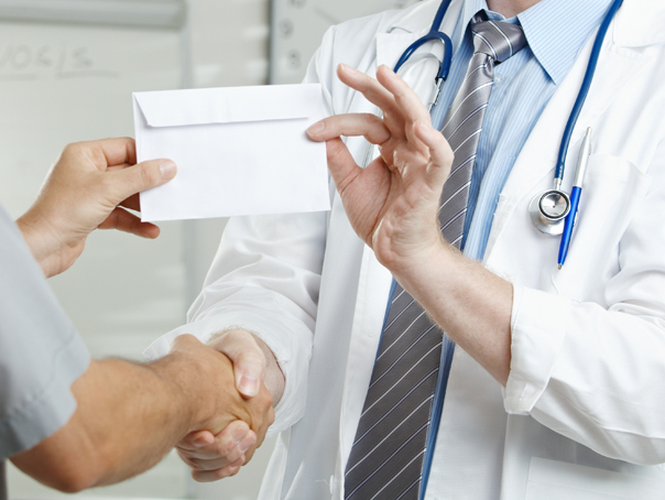 Dosar penal: 6.000 de euro pentru obținerea unui post de brancardier la Spitalul din Rădăuți