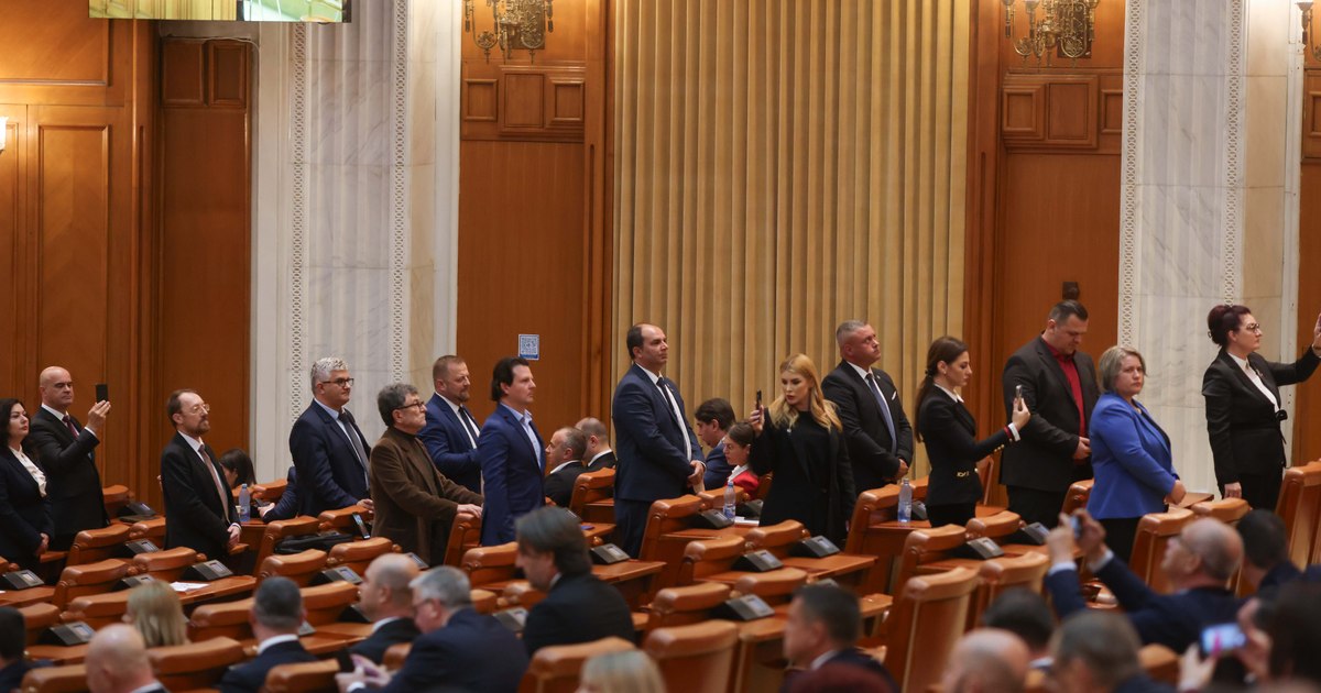 Cine sunt parlamentarii Alianței „Întâi România" și care este scopul ei: „Practica asta a mai fost folosită pentru a mai răsturna majoritățile"