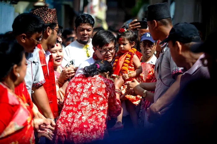 O fetiţă de numai 2 ani din Nepal a fost numită noua zeiţă-copil Kumari. FOTO: X/@NepaliTimes