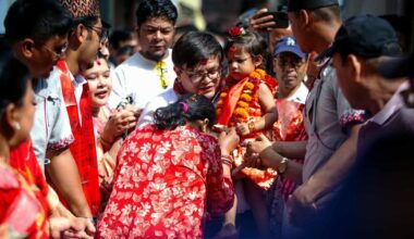 „Zeița vie” a Nepalului: ritualul traumatizant prin care a fost aleasă fetița de 2 ani care n-are voie să atingă pământul