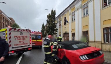 Copil de 12 ani, grav rănit de o mașină care a intrat pe contrasens şi a ajuns pe trotuar, în Cluj-Napoca. Mama, în stare de șoc