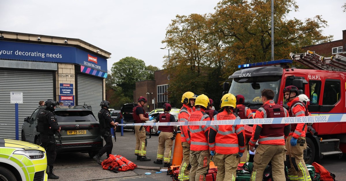 Atac la o sinagogă din Manchester: doi morți după ce un bărbat a intrat cu mașina în mulțime. „Are o bombă”