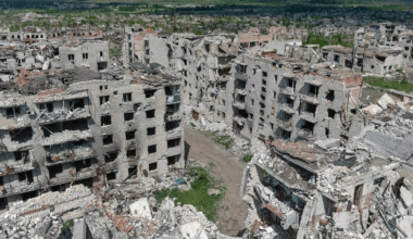 Imagini cutremurătoare din orașul ucrainean transformat în ruine după „eliberarea” rusă: din 10.000 de locuitori a mai rămas o femeie