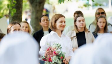 Cadourile de protocol primite de Maia Sandu: cel mai valoros este de la Macron. Ce i-a dăruit România