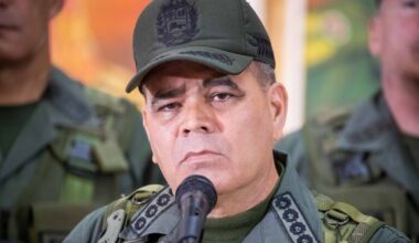 Cinci avioane de vânătoare americane s-au apropiat de zonele de coastă a Venezuelei. Maduro, pregătit să declare starea de urgenţă