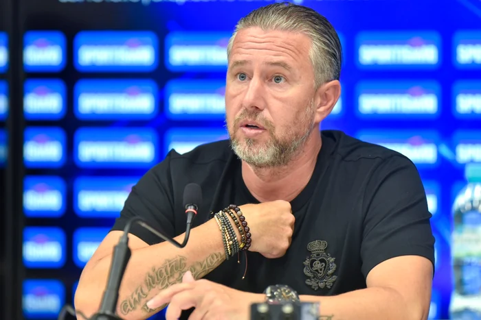 Laurențiu Reghecampf, pus la zid de către fanii Al-Hilal Omdurman  Foto/Arhivele Adevărul 