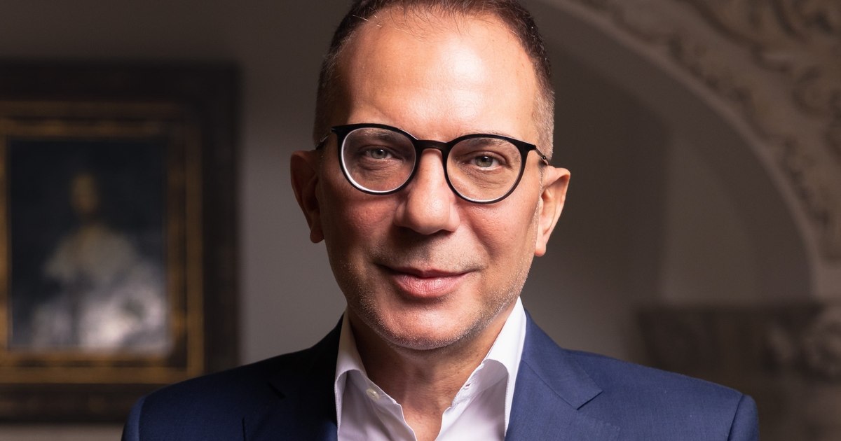 Cazul chiriei de lux de la EximBank: Directorul Halalai, încă în funcție, la 3 luni după ce Bolojan a cerut demiterea