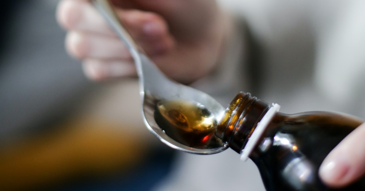 Mai mulți copii au murit după ce au folosit un sirop de tuse contaminat. Medicamentul a fost interzis