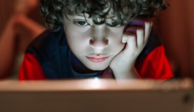 „Am pozele tale nud și tot ce-mi trebuie ca să îți distrug viața”. Infractorii cibernetici vânează adolescenți ușor de manipulat