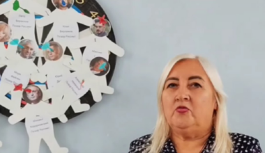 Angajații unei școli din Donețk au căzut în plasa unui activist din Belarus: au „executat” dușmanii lui Putin cu săgeți de darts