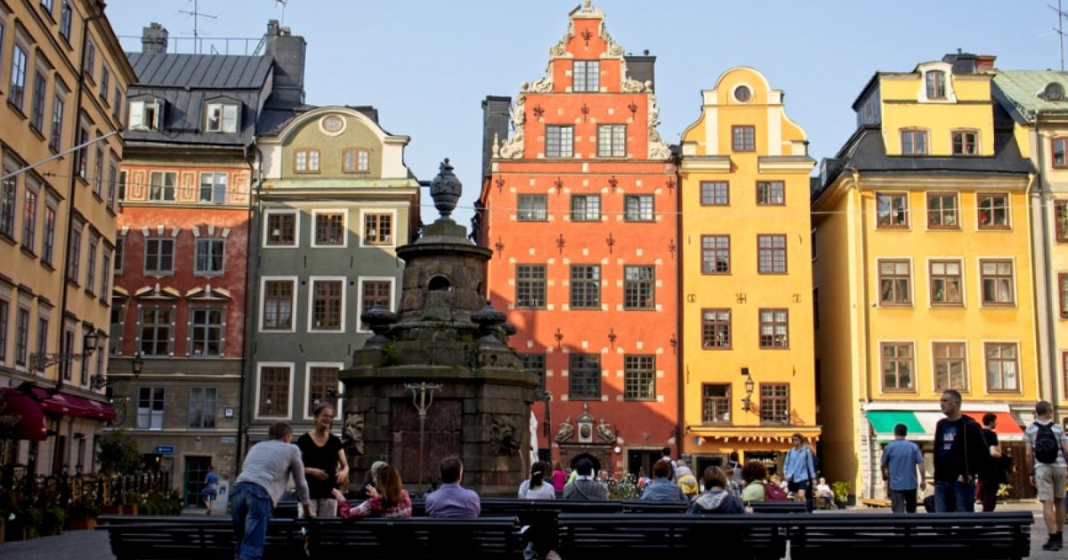 Suedezii fac provizii de alimente și învață cum să reziste în caz de război