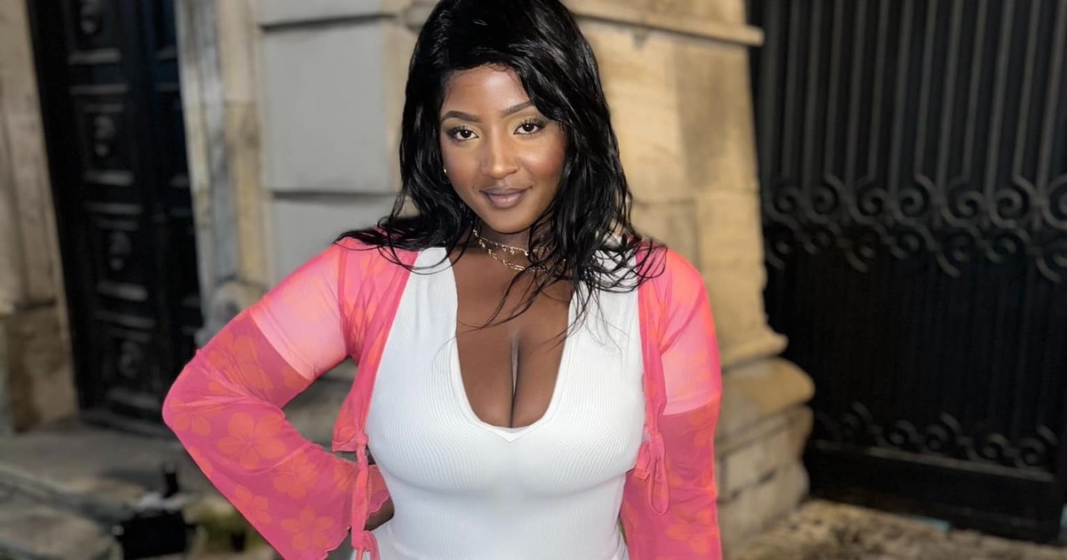 O șoferiță de ride-sharing a refuzat să ia o studentă la medicinǎ, originară din Camerun, din cauza culorii pielii: „Ai invadat România!”