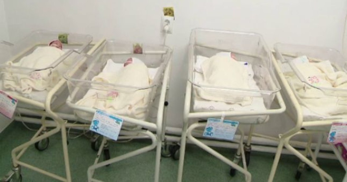 Doi bebeluși din Austria încurcați la naștere și-au cunoscut părinții biologici după 35 de ani