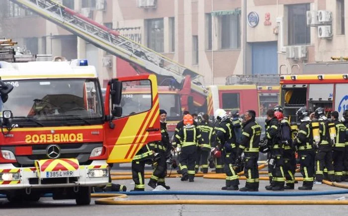 Autoritățile au intervenit să salvezi muncitorii care lucrau la clădire FOTO: X