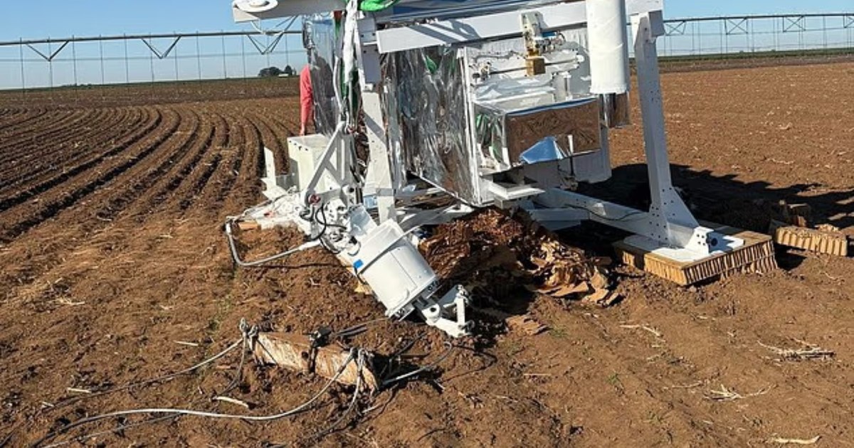 Un telescop NASA de jumătate de tonă a aterizat pe un câmp din Texas. „Istoria a căzut, la propriu, din cer”