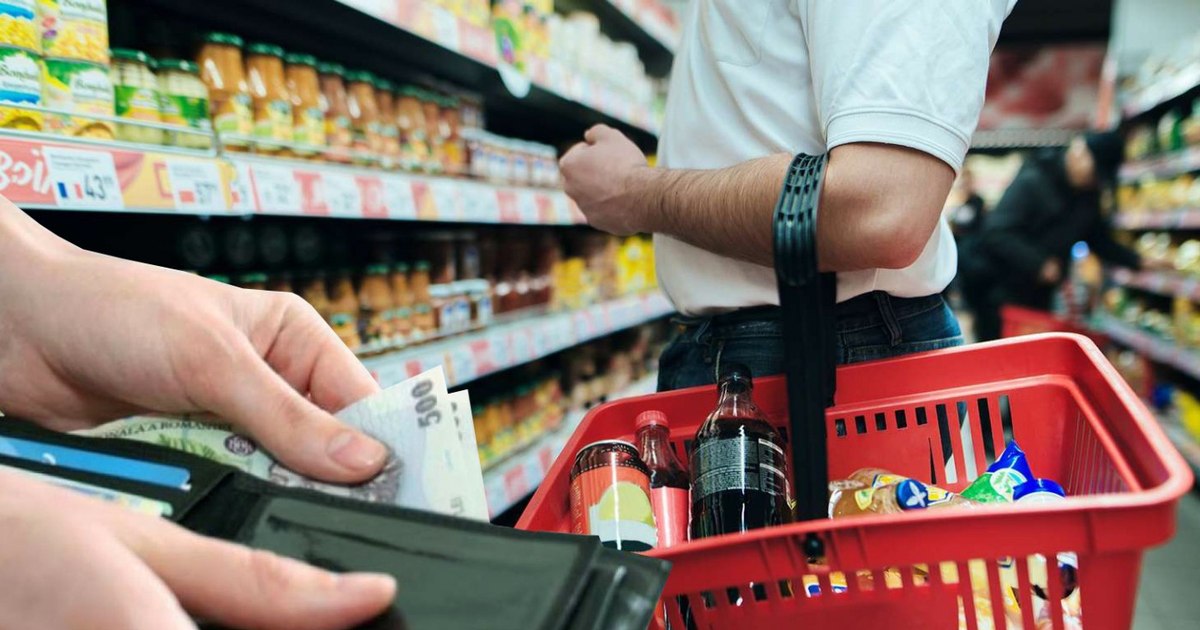 Românii taie din cheltuieli. Mărturii de criză: „Analizez de trei ori înainte să cumpăr”