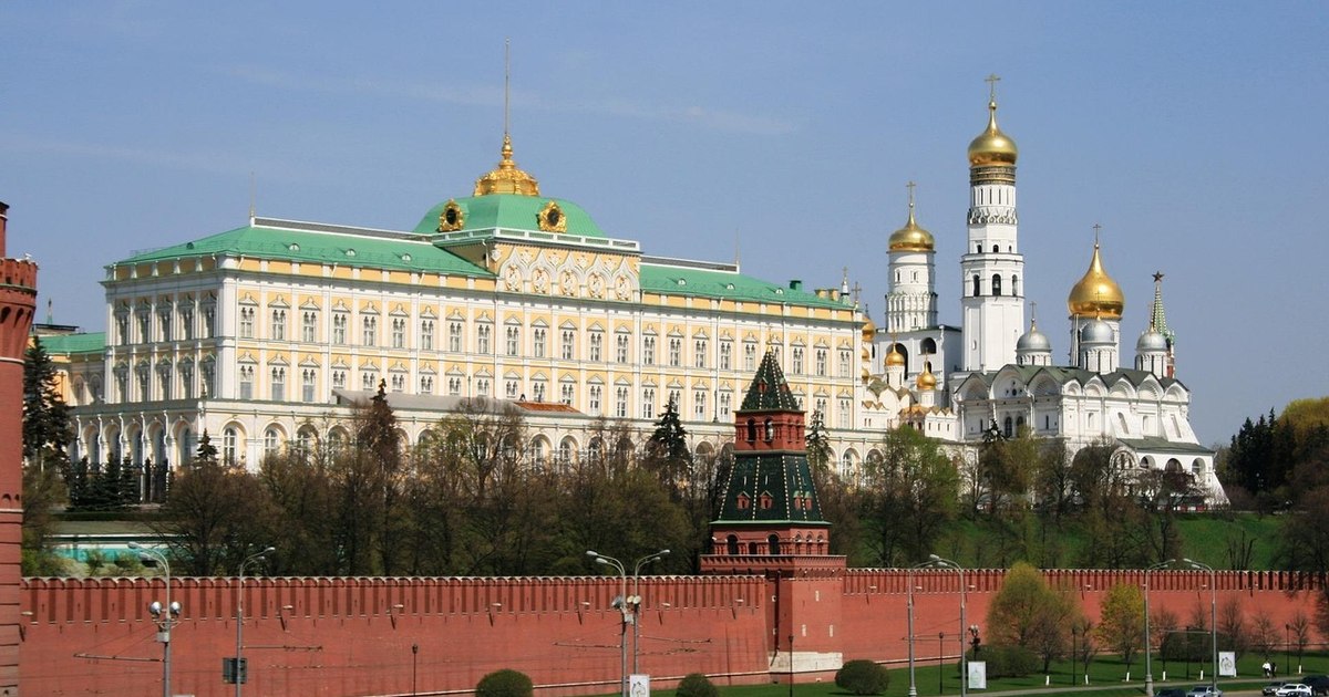 Marile companii din Rusia își reduc programul de muncă și personalul. Care este cauza