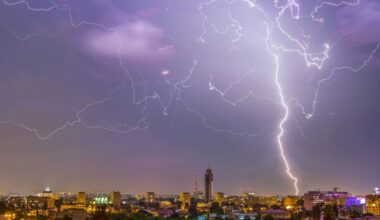 Românii fac bășcălie de Ciclonul Barbara. Andreea Esca, revoltată: „Mi-e rușine de oamenii pe care i-am panicat pentru o ploicică!”