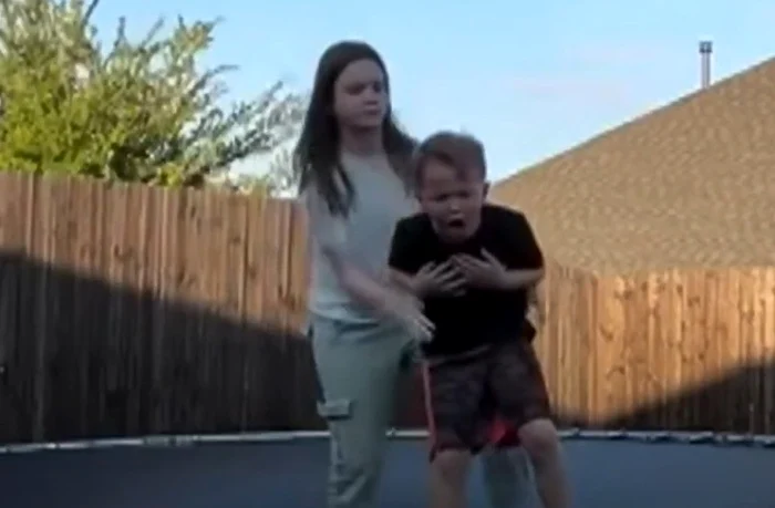 Fetița și-a salvat fratele FOTO: captura video