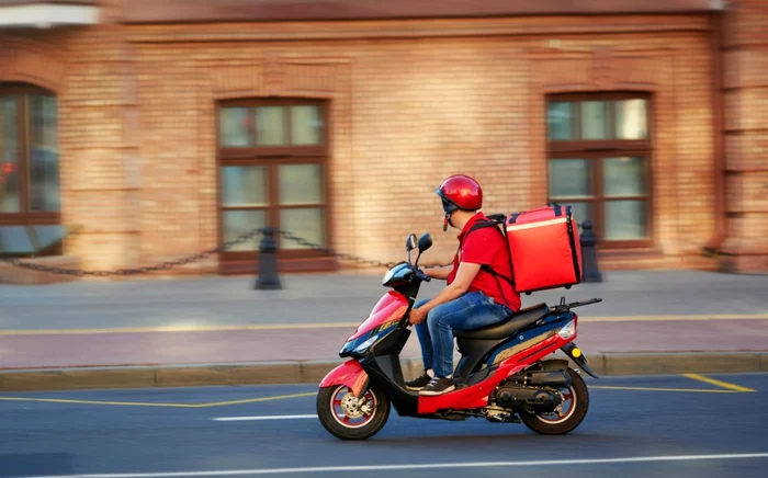 Un bărbat i-a furat scuterul și banii unui livrator străin, în București FOTO: Shutterstock