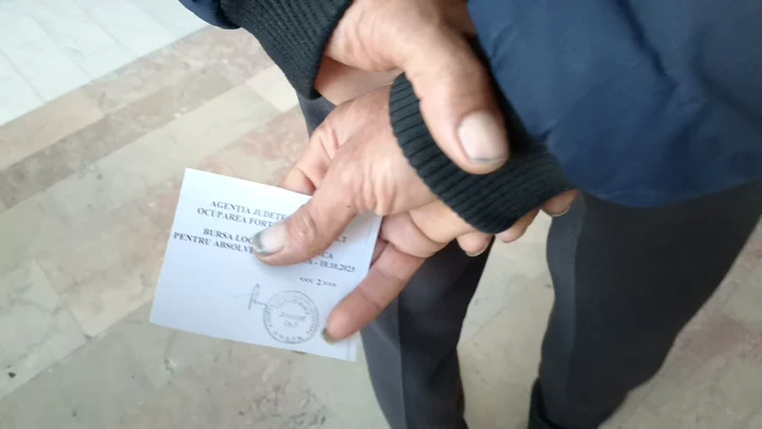 Pentru mulți obiectivul a fost ștampila care dovedește că și-au căutat de lucru FOTO: Alina Mitran