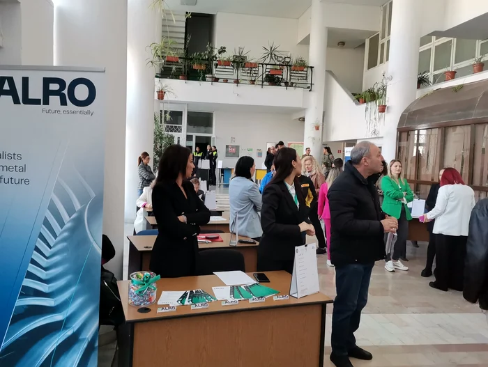 La întâlnirea cu angajatorii s-a permis intrarea în grupuuri mici FOTO: Alina Mitran