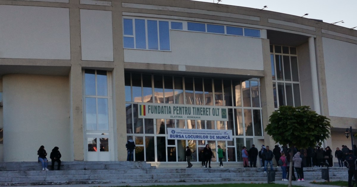 Șomerii care au peste 50 de ani, disperați să-și găsească de lucru la bursa pentru absolvenți. „Nici șomaj n-avem, că te ține câteva luni și te concediază”| REPORTAJ