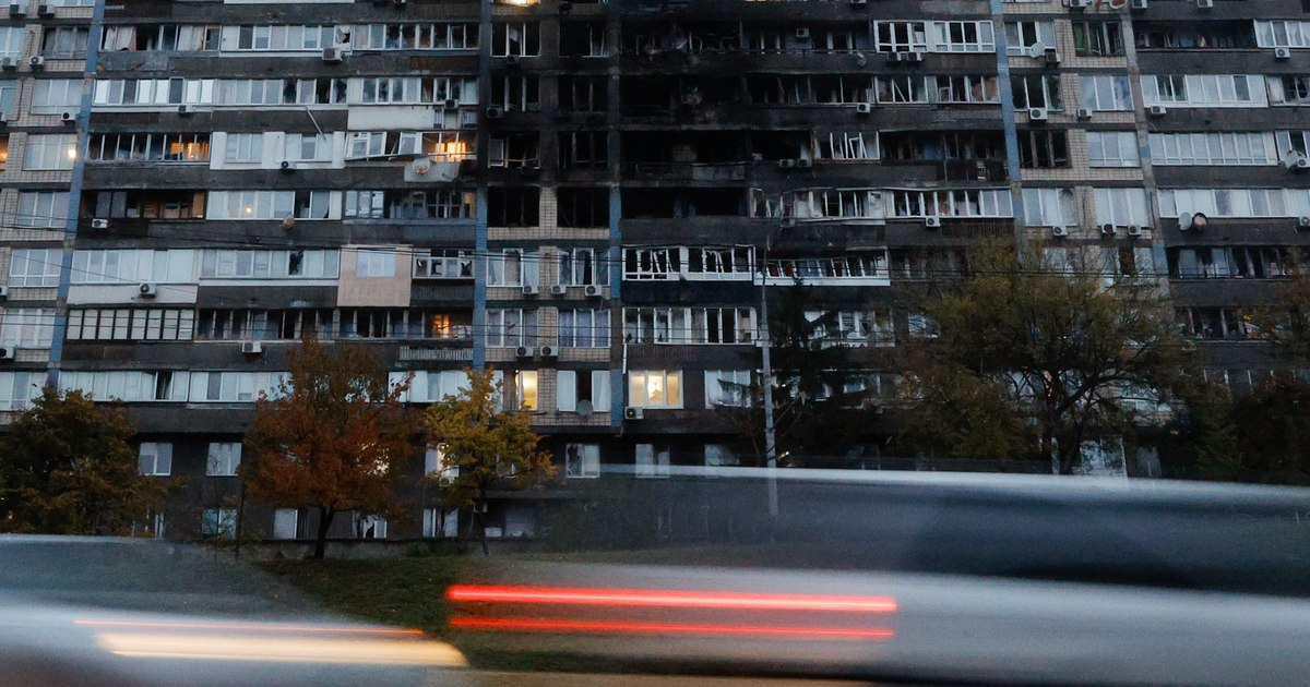 „Apărarea noastră a scăzut cu 20-30%” Rusia și-a calibrat atacurile pentru a produce cele mai mari pagube la Kiev, acuză Zelenski