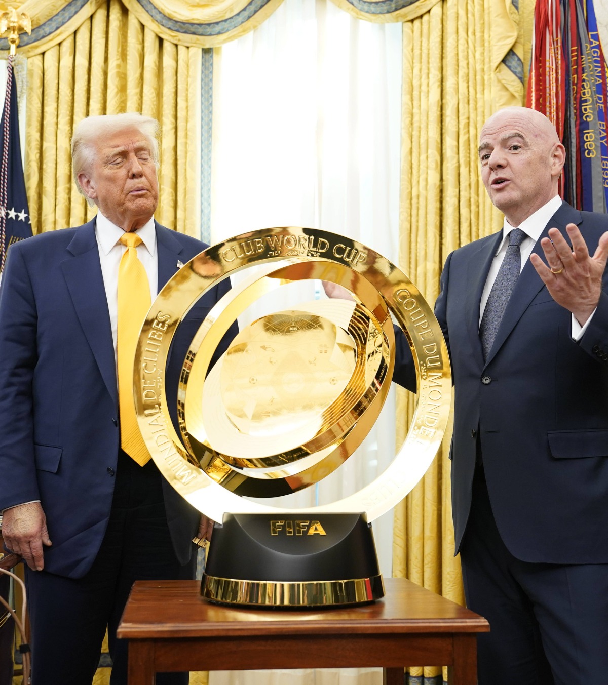 Trofeul Mondialului Cluburilor a rămas în Biroul Oval. La Donald Trump, președintele Americii Foto: Imago