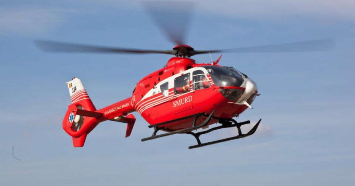 Doi bărbați, găsiți inconștienți într-o curte din Brașov: unul este în comă, celălalt în stop cardio-respirator. Elicopterul SMURD a intervenit