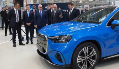 Premierul Ilie Bolojan, prezent la lansarea unei noi linii de asamblare a Mercedes. „Oamenii aceştia duc România în spate”