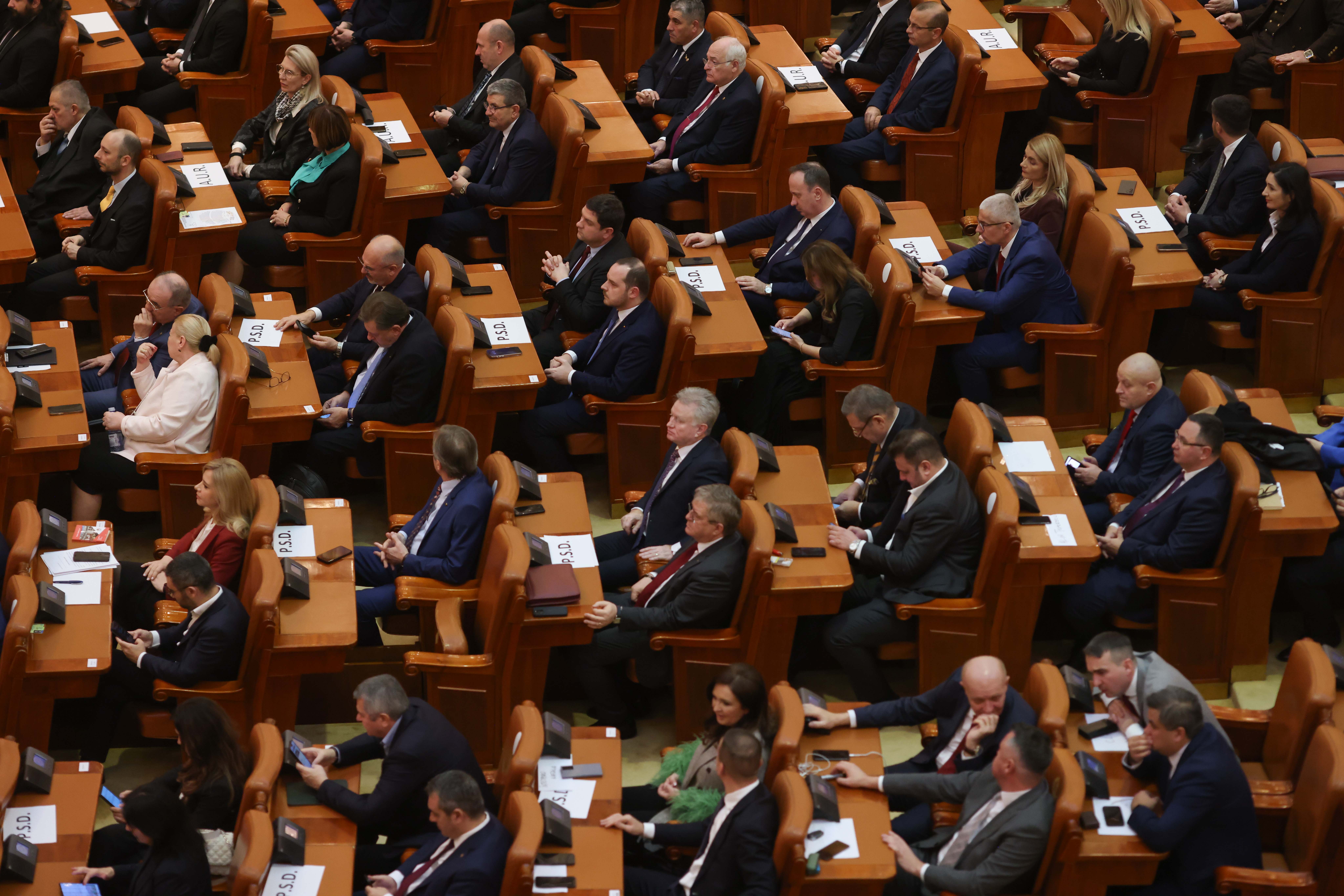 De unde atrage AUR voturi și de ce este neașteptat scorul Coaliției în sondaje. „Ne-am fi așteptat să vedem o prăbușire"