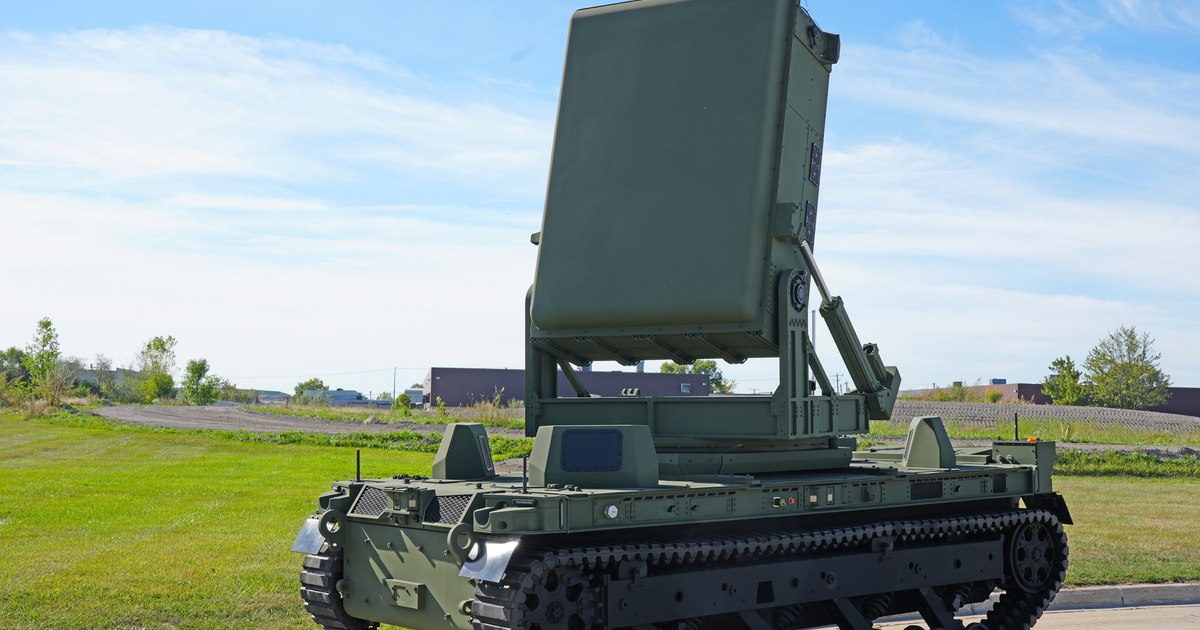 „Prăjește” un roi de drone în câteva secunde: robotul terestru TRX a primit o armă cu microunde